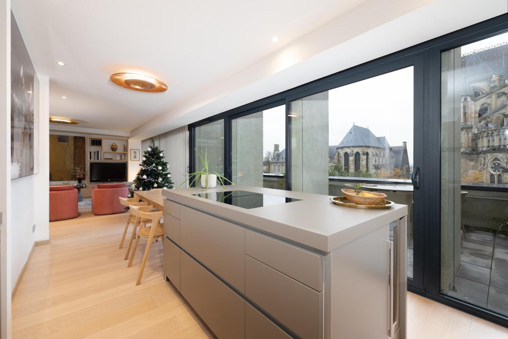 Les Suites 7 Anges - Parking, Vue Cathedrale & Centre Historique Reims Exterior photo