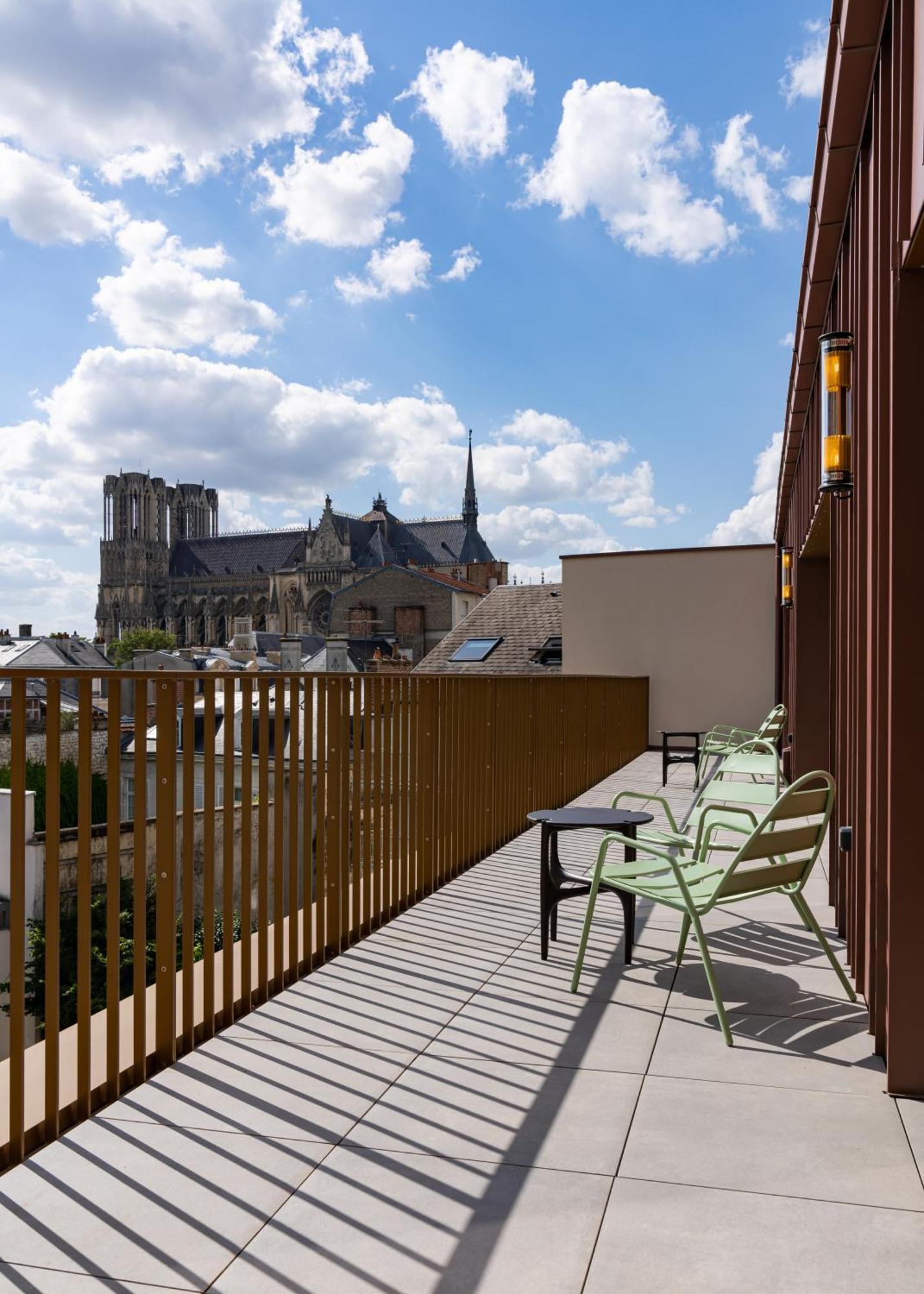 Les Suites 7 Anges - Parking, Vue Cathedrale & Centre Historique Reims Exterior photo