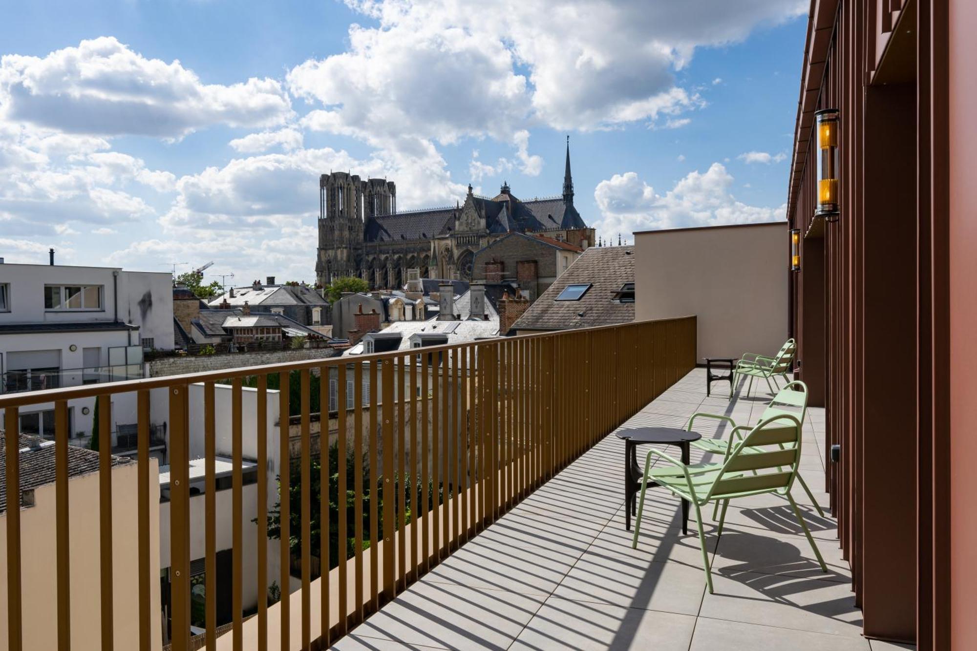 Les Suites 7 Anges - Parking, Vue Cathedrale & Centre Historique Reims Exterior photo